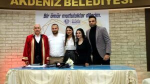 Read more about the article Depremzede çiftler, Mersin'de evlendi