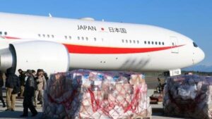 Read more about the article Depremzedeler için 15 ton tıbbi ekipman taşıyan Japon uçağı Adana’ya iniş yaptı