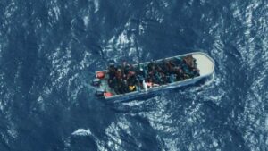 Read more about the article Akdeniz’de göçmen teknesi alabora oldu: 30 göçmen kayıp