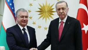 Read more about the article Cumhurbaşkanı Erdoğan, Özbekistan Cumhurbaşkanı Mirziyoyev ile bir araya geldi