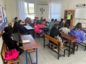 Read more about the article Öğrencilere 'Trafikte Parlayan Yıldızlar' eğitimi