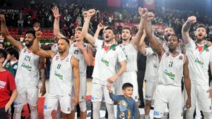 Read more about the article Pınar Karşıyaka'nın zirve yürüyüşü: Türkiye Sigorta Basketbol Süper Ligi'nde son durum