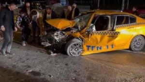 Read more about the article Sultangazi'de meydana gelen kazada biri çocuk 5 kişi yaralandı