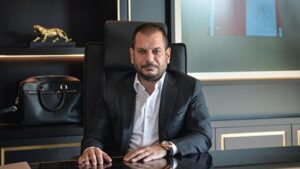 Read more about the article Trabzonspor'da ilk başkan adayı çıktı! Ertuğrul Doğan kimdir?