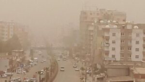 Read more about the article Irak’ta kum fırtınası nedeniyle 500’den fazla kişi hastanelik oldu