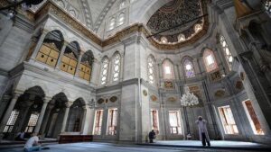 Read more about the article Nuruosmaniye Camii Nerede, Nasıl Gidilir? Nuruosmaniye Camii Tarihi Ve Özellikleri…