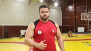 Read more about the article Rıza Kayaalp Aleksandr Karelin'in rekorunu kırmak istiyor